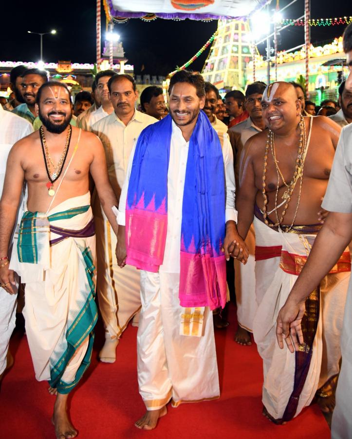 AP CM YS Jagan At Tirumala Brahmotsavam - Sakshi34