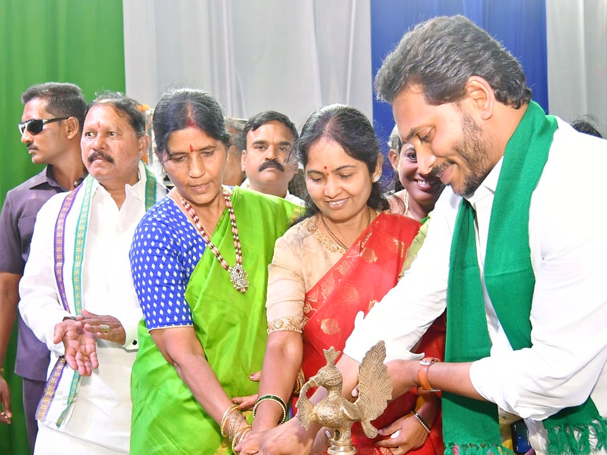 AP CM YS Jagan Inaugurates Irrigation ANd Drinking Water Facilities at Kurnool photos  - Sakshi9