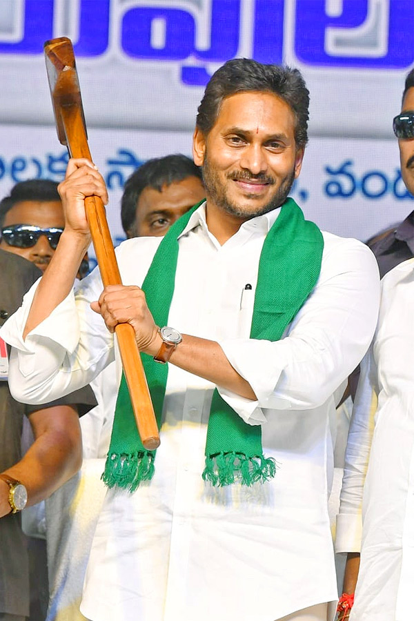 AP CM YS Jagan Inaugurates Irrigation ANd Drinking Water Facilities at Kurnool photos  - Sakshi10