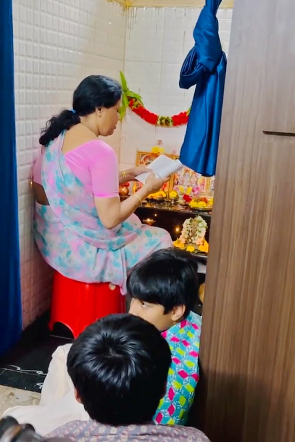 Anchor Anasuya Bharadwaj Family Vinayaka Chavithi Celebrations Photos - Sakshi8