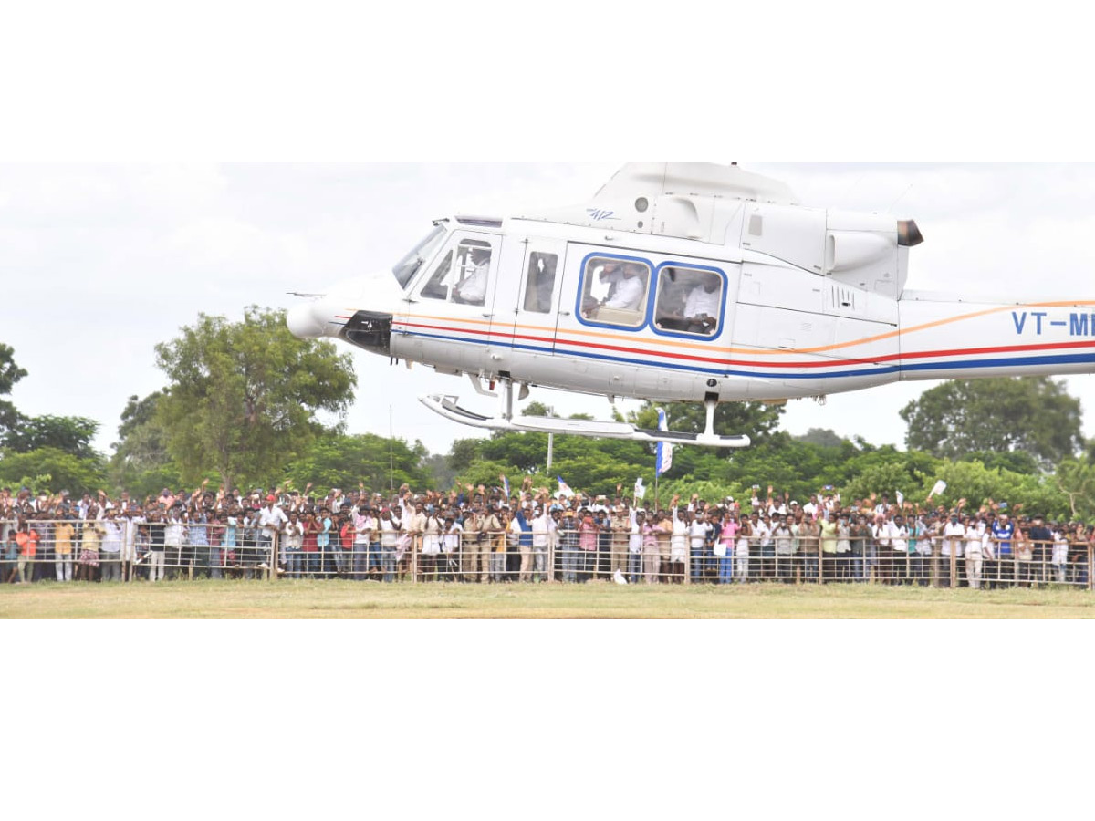 CM YS Jagan Grand Entry At Dhone Photos - Sakshi6