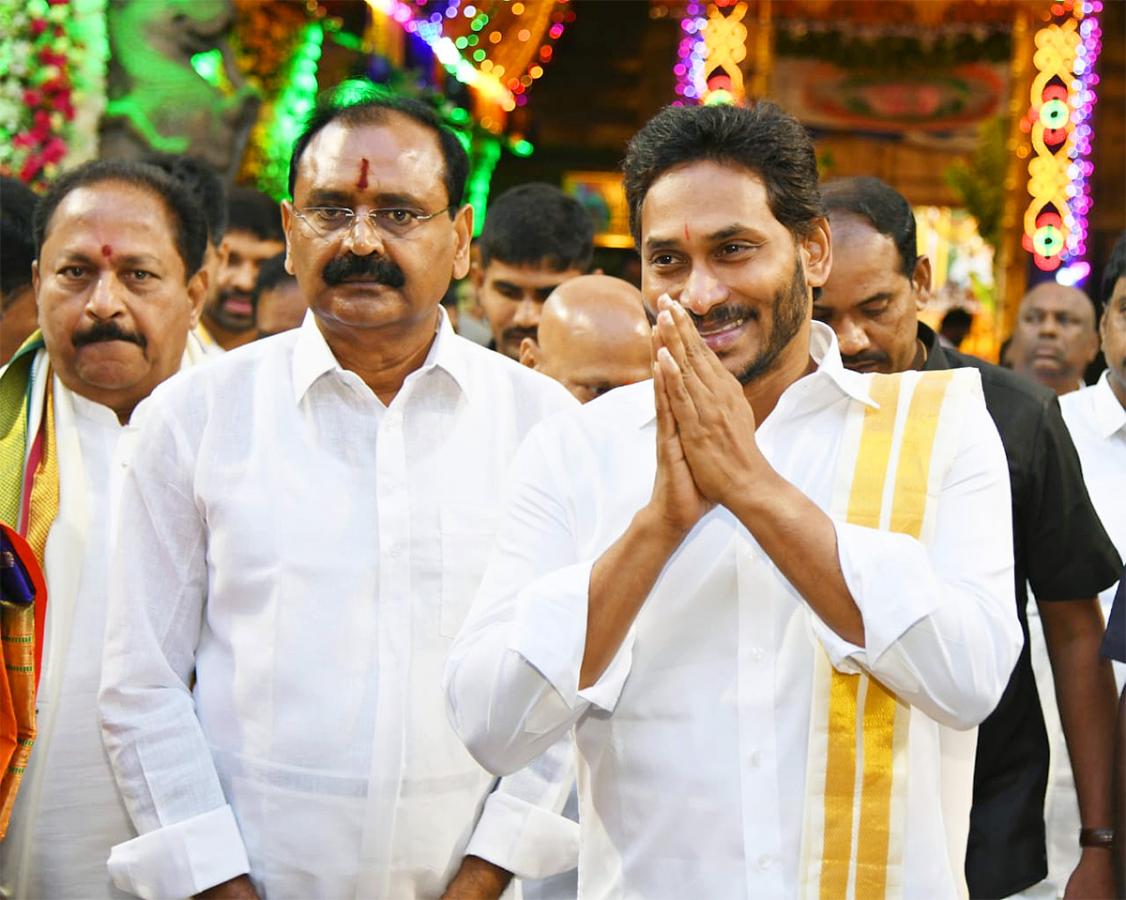 ap cm ys jagan visit in tirumala - Sakshi1