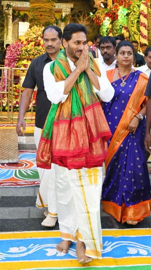 ap cm ys jagan visit in tirumala - Sakshi12