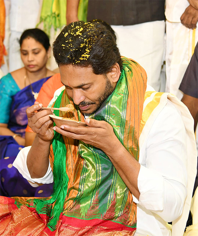 ap cm ys jagan visit in tirumala - Sakshi15