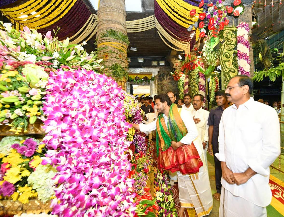 ap cm ys jagan visit in tirumala - Sakshi4
