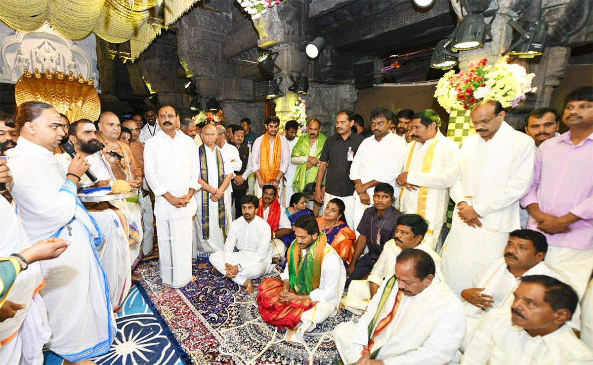 ap cm ys jagan visit in tirumala - Sakshi5