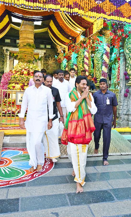 ap cm ys jagan visit in tirumala - Sakshi7