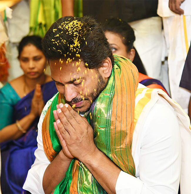 ap cm ys jagan visit in tirumala - Sakshi8