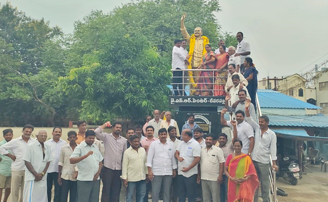 YSR Vardhanthi In Andhra pradesh PHotos - Sakshi16