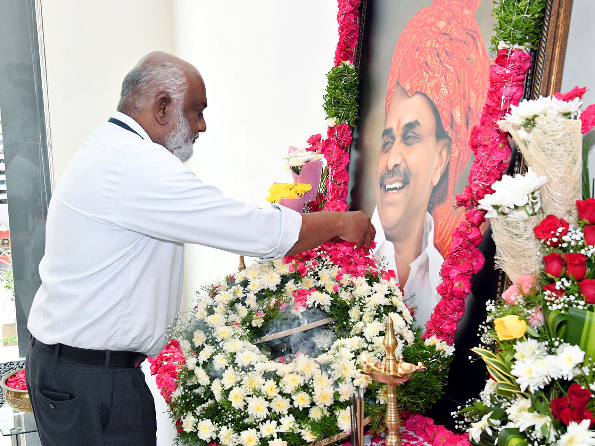 YSR Vardhanthi Program In Sakshi Head Office Photos - Sakshi15