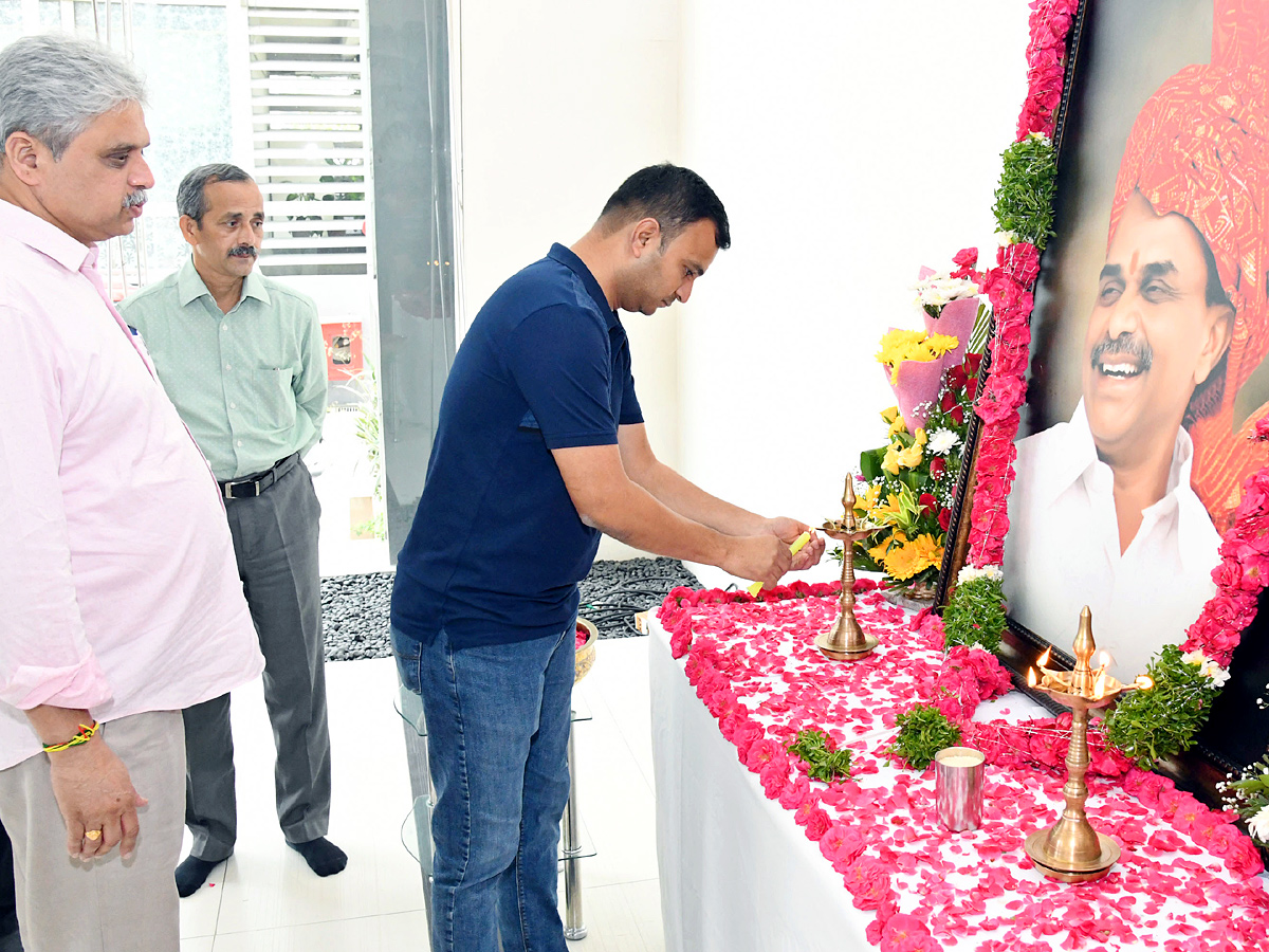 YSR Vardhanthi Program In Sakshi Head Office Photos - Sakshi10