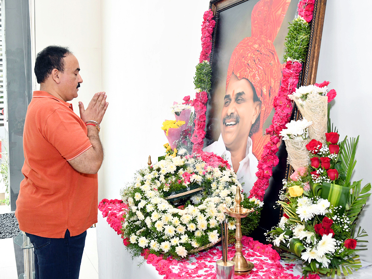 YSR Vardhanthi Program In Sakshi Head Office Photos - Sakshi16