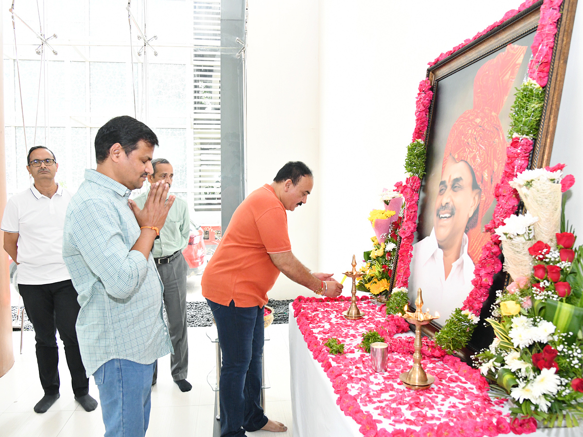 YSR Vardhanthi Program In Sakshi Head Office Photos - Sakshi13
