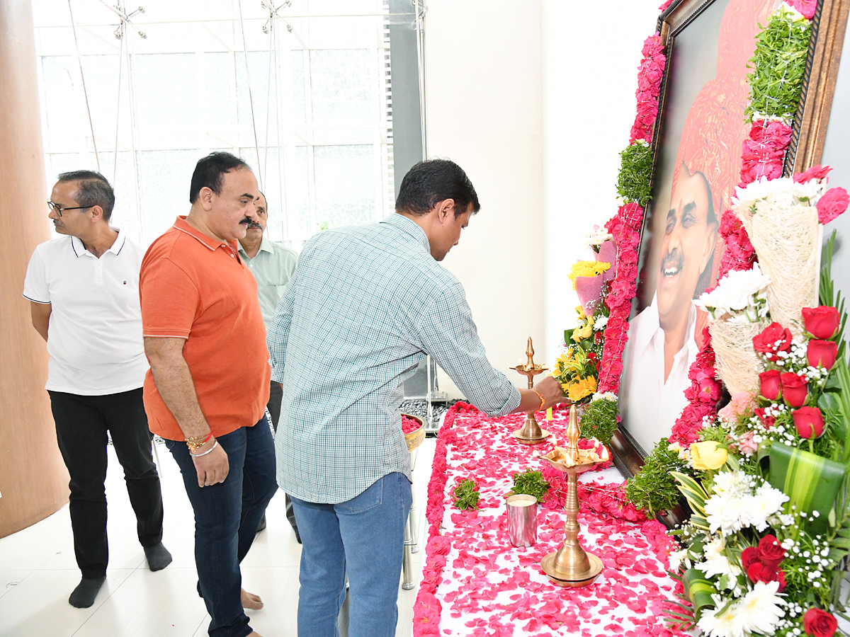 YSR Vardhanthi Program In Sakshi Head Office Photos - Sakshi12