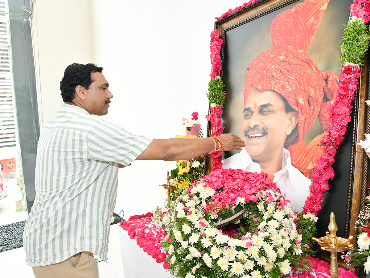 YSR Vardhanthi Program In Sakshi Head Office Photos - Sakshi18