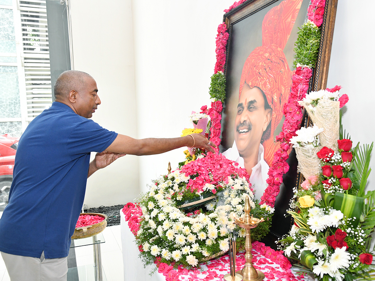 YSR Vardhanthi Program In Sakshi Head Office Photos - Sakshi19