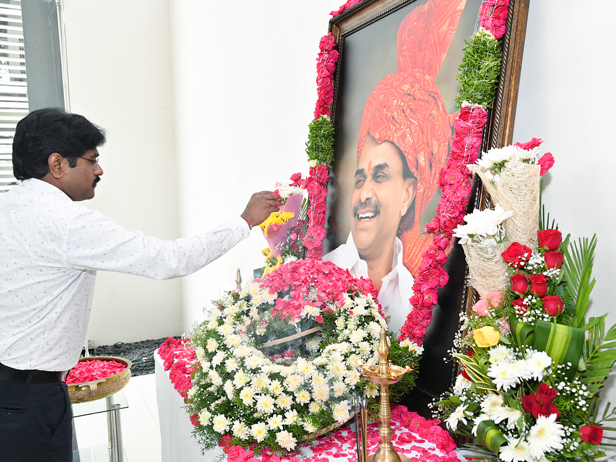 YSR Vardhanthi Program In Sakshi Head Office Photos - Sakshi20
