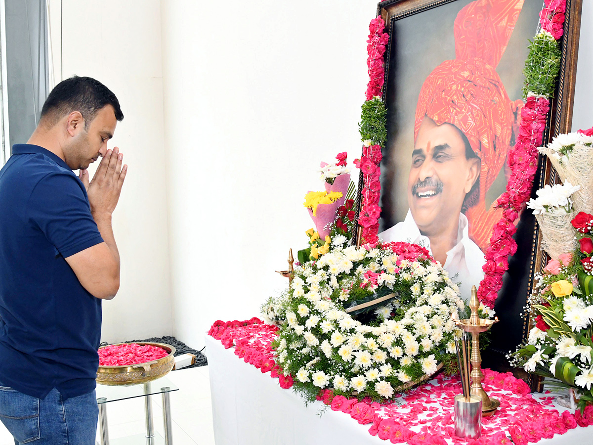YSR Vardhanthi Program In Sakshi Head Office Photos - Sakshi9