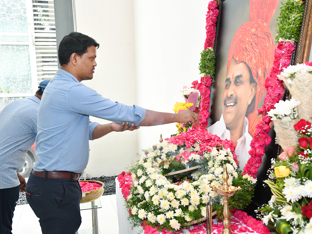 YSR Vardhanthi Program In Sakshi Head Office Photos - Sakshi27