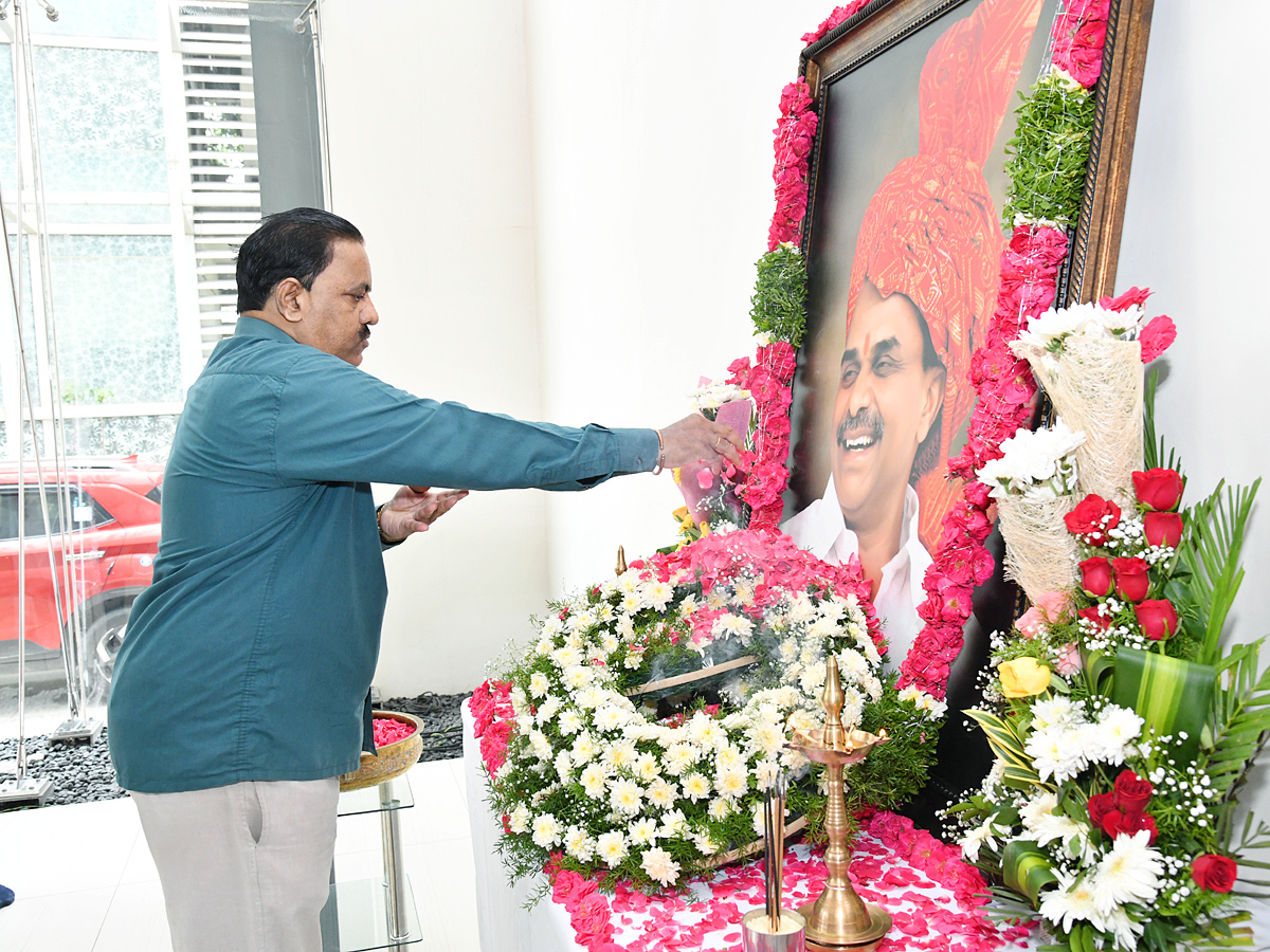 YSR Vardhanthi Program In Sakshi Head Office Photos - Sakshi32