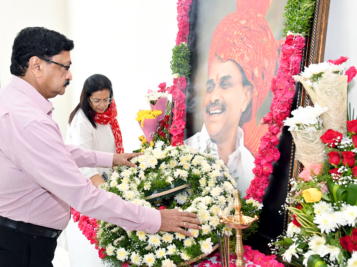 YSR Vardhanthi Program In Sakshi Head Office Photos - Sakshi8