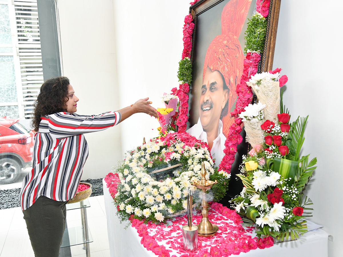 YSR Vardhanthi Program In Sakshi Head Office Photos - Sakshi39