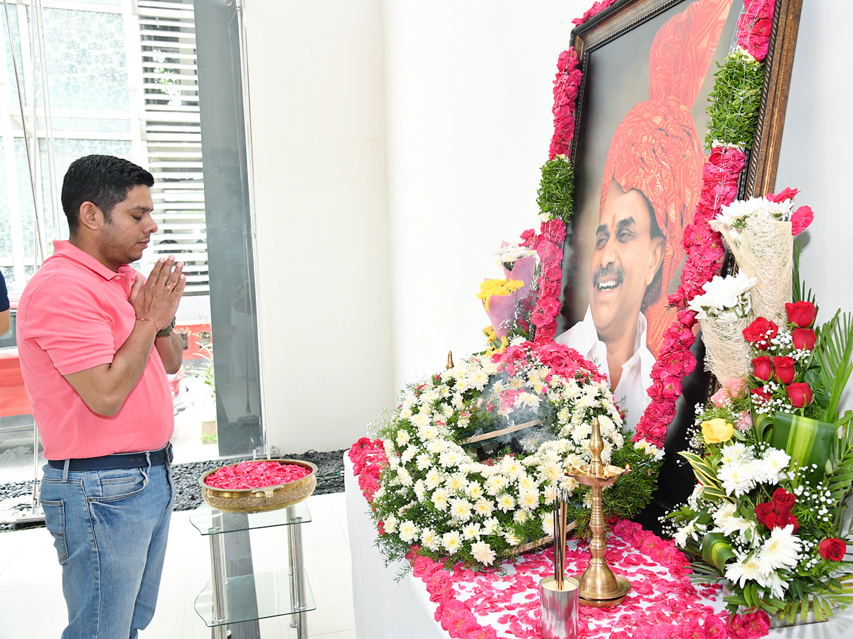 YSR Vardhanthi Program In Sakshi Head Office Photos - Sakshi42