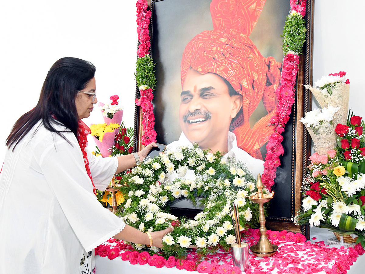 YSR Vardhanthi Program In Sakshi Head Office Photos - Sakshi6