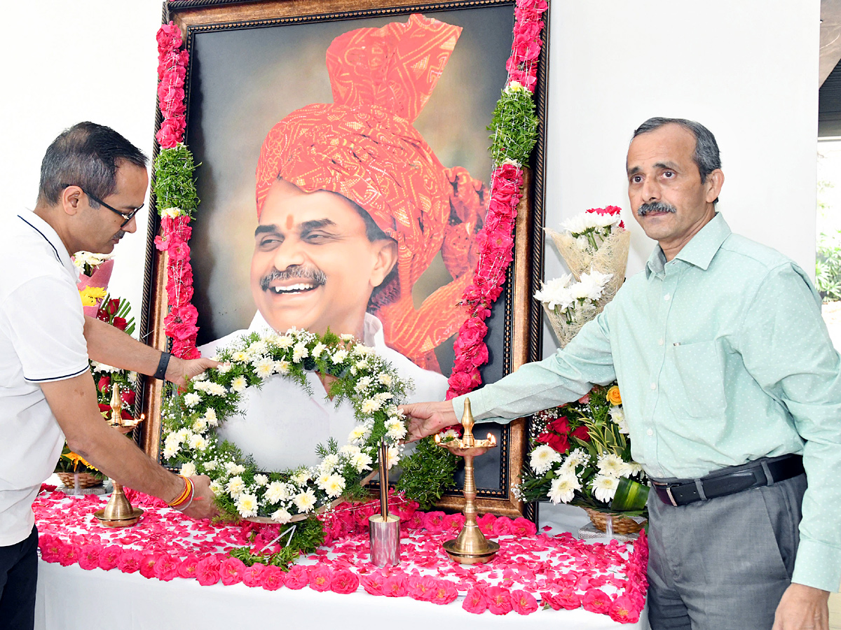 YSR Vardhanthi Program In Sakshi Head Office Photos - Sakshi3