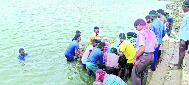 కంభం చెరువులో గణేశ్ విగ్రహ నిమజ్జనం2