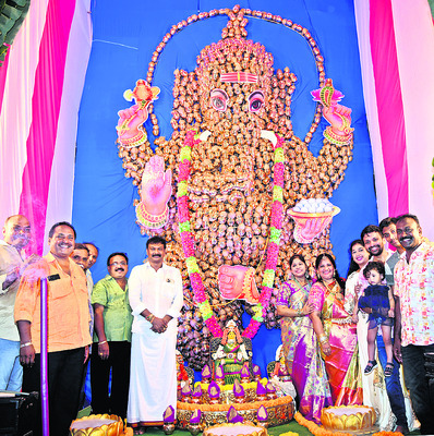 రంగుతోటలో కుప్పం ప్రసాద్ ఆధ్వర్యంలో కలశాల విగ్రహం3
