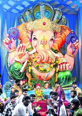 ఒంగోలు మున్సిపల్ ఆఫీస్ ఎదుట భారీ గణేశుడు6