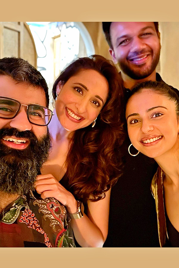 Pragya Jaiswal rocks with Rakul Preet Singh in a Birthday party Photos - Sakshi5