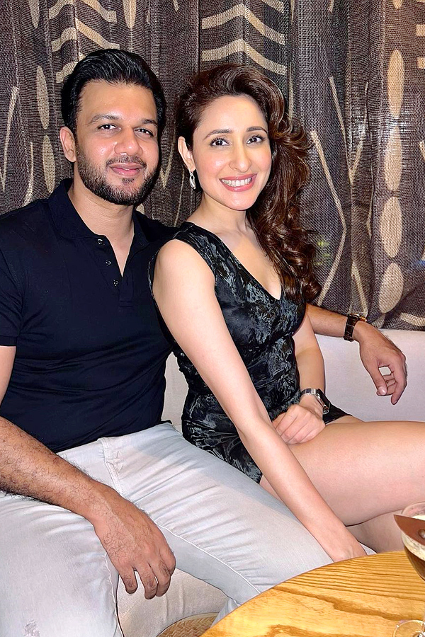 Pragya Jaiswal rocks with Rakul Preet Singh in a Birthday party Photos - Sakshi10