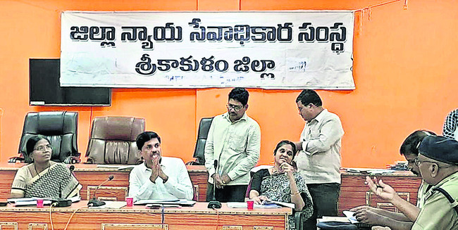 మాట్లాడుతున్న జిల్లా ప్రధాన న్యాయమూర్తి జునైద్ అహ్మద్ మౌలానా 1