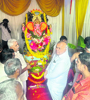 ఆడుగోడిలో మంత్రి రామలింగారెడ్డి పూజలు2