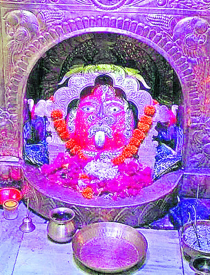 మా కాళువ అమ్మవారి ఉత్సవ విగ్రహం
1