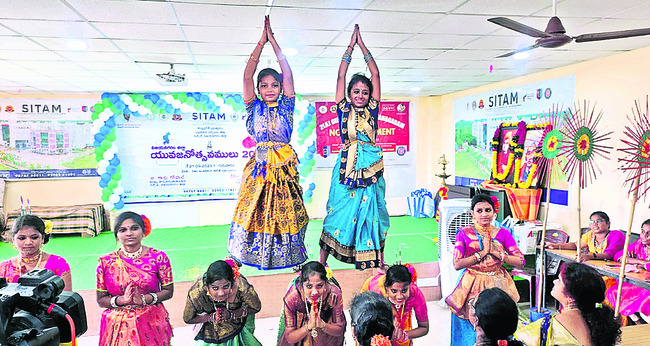 యువజనోత్సవాల్లో యువత ప్రదర్శనలు 4