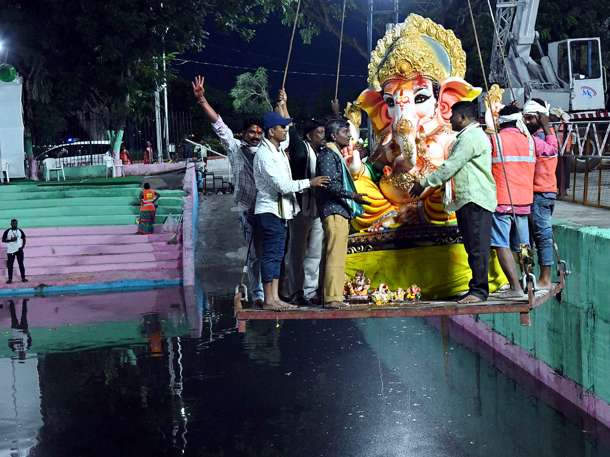  fifth Day Ganesh Nimajjanam Photos - Sakshi12