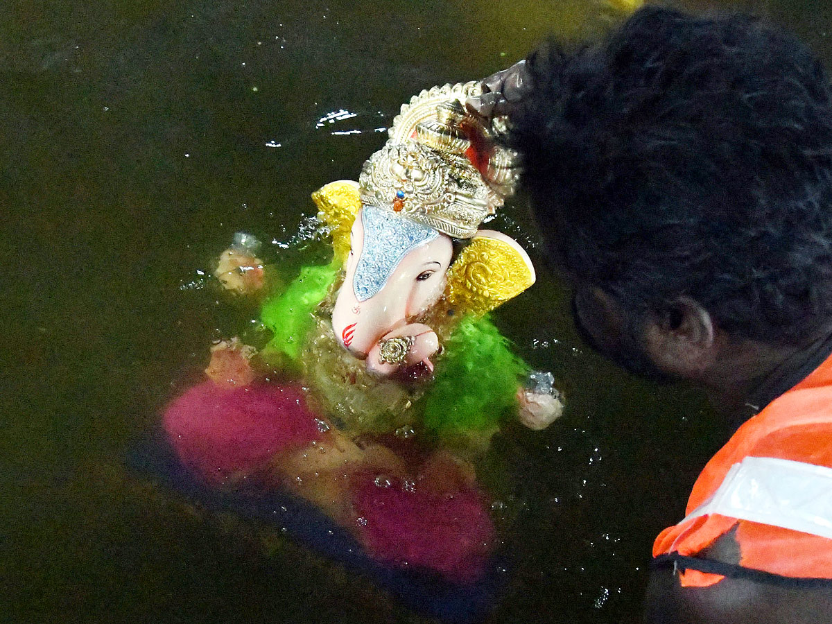  fifth Day Ganesh Nimajjanam Photos - Sakshi7