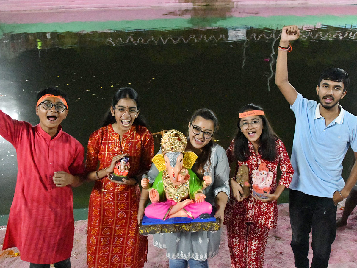  fifth Day Ganesh Nimajjanam Photos - Sakshi9