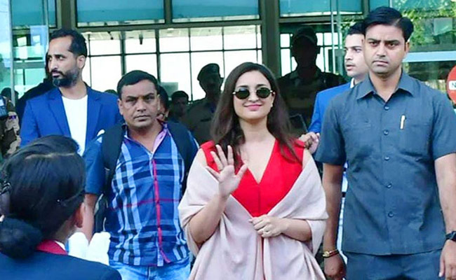 Parineeti Chopra And Raghav Chadha arrive in Udaipur with family Photos - Sakshi8
