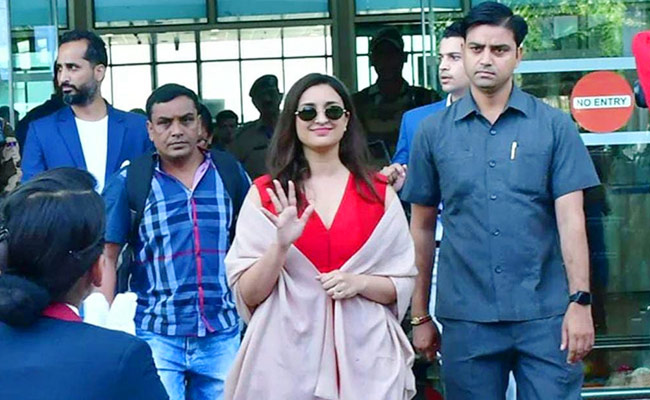 Parineeti Chopra And Raghav Chadha arrive in Udaipur with family Photos - Sakshi10