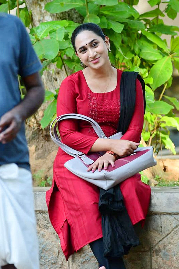 Transgender actress anjali ameer latest Photos - Sakshi12