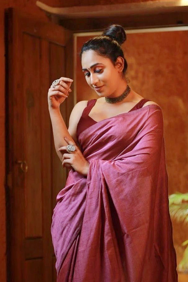 Transgender actress anjali ameer latest Photos - Sakshi7