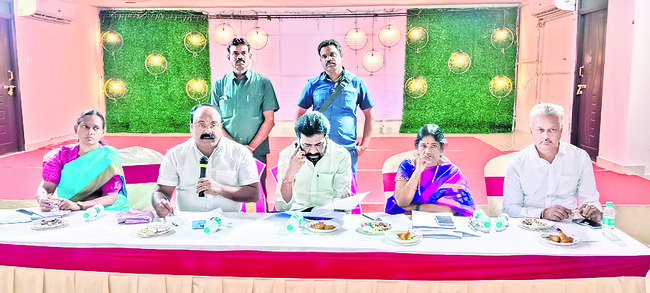 మాట్లాడుతున్న నాగుర్ల వెంకటేశ్వర్లు1