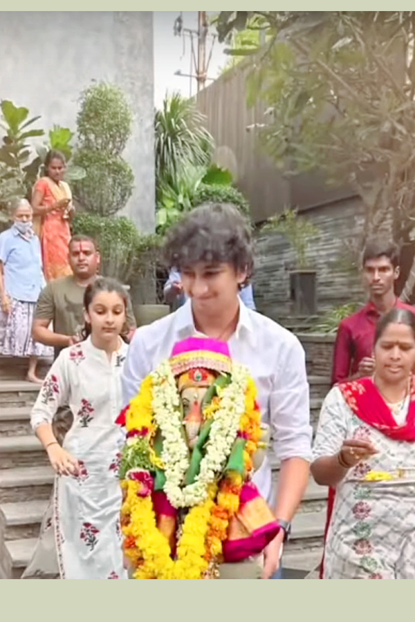 Mahesh Babu Son Gautham ANd Sitara Ganesh Nimajjanam 2023 Photos - Sakshi9