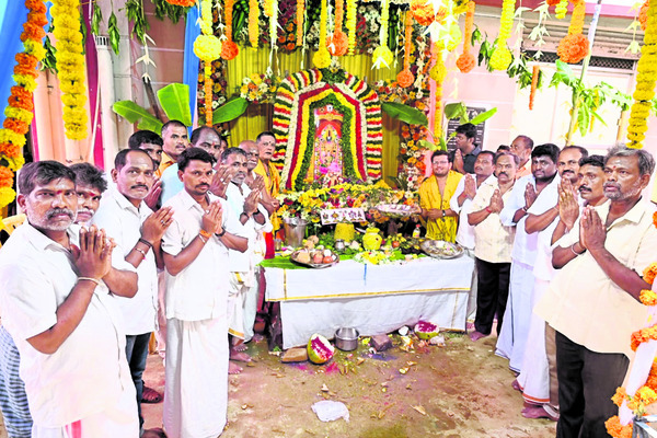 పెరటాసితొలి శనివారం పూజల్లో తెలుగు ప్రజలు 3