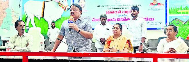 మాట్లాడుతున్న జాయింట్‌ కలెక్టర్‌ 
శ్రీనివాసులు1