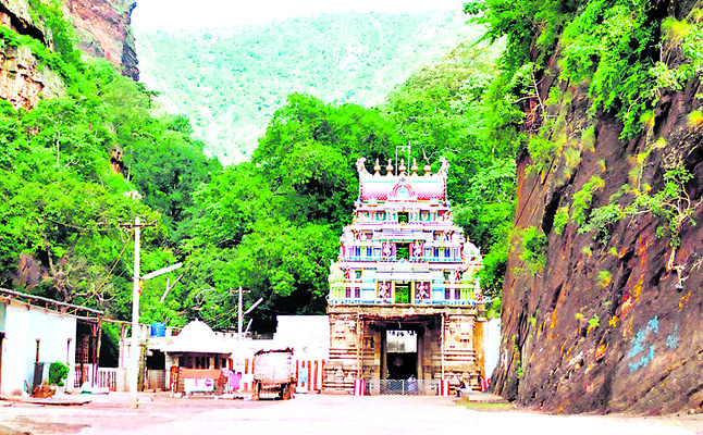 బెలుంగుహలు అహోబిలం దేవసఇ్థానం2